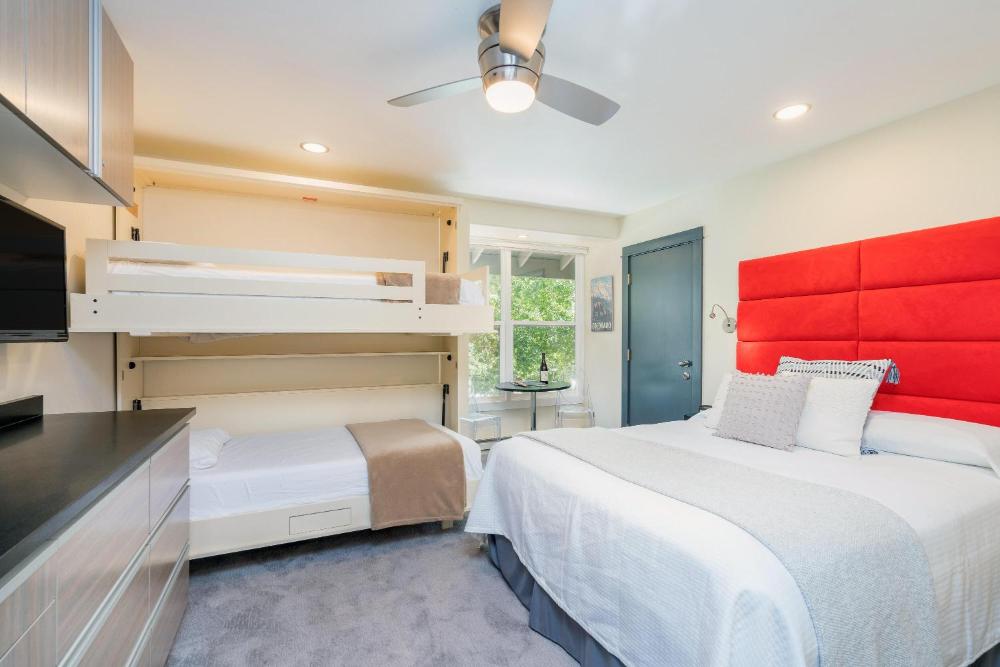 Standard Quadruple Room interior